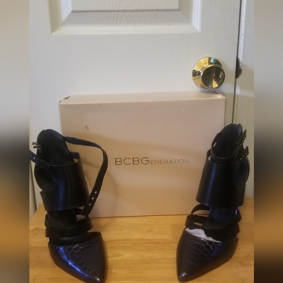 BCBGeneration Canon Blue Midnight/Black Winter Snake Print Heels Size 10M - Picture 3 of 8